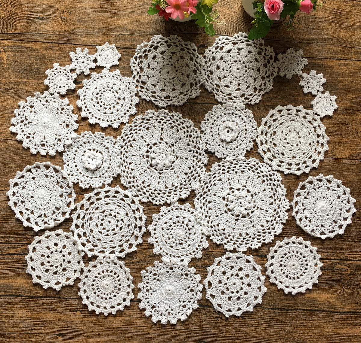 24-teiliges Spitzen-Häkeldeckchen-Set, Weiß