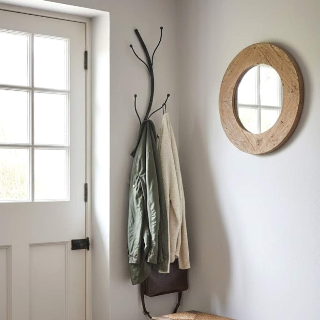 Wandgarderobe mit Hakenleiste