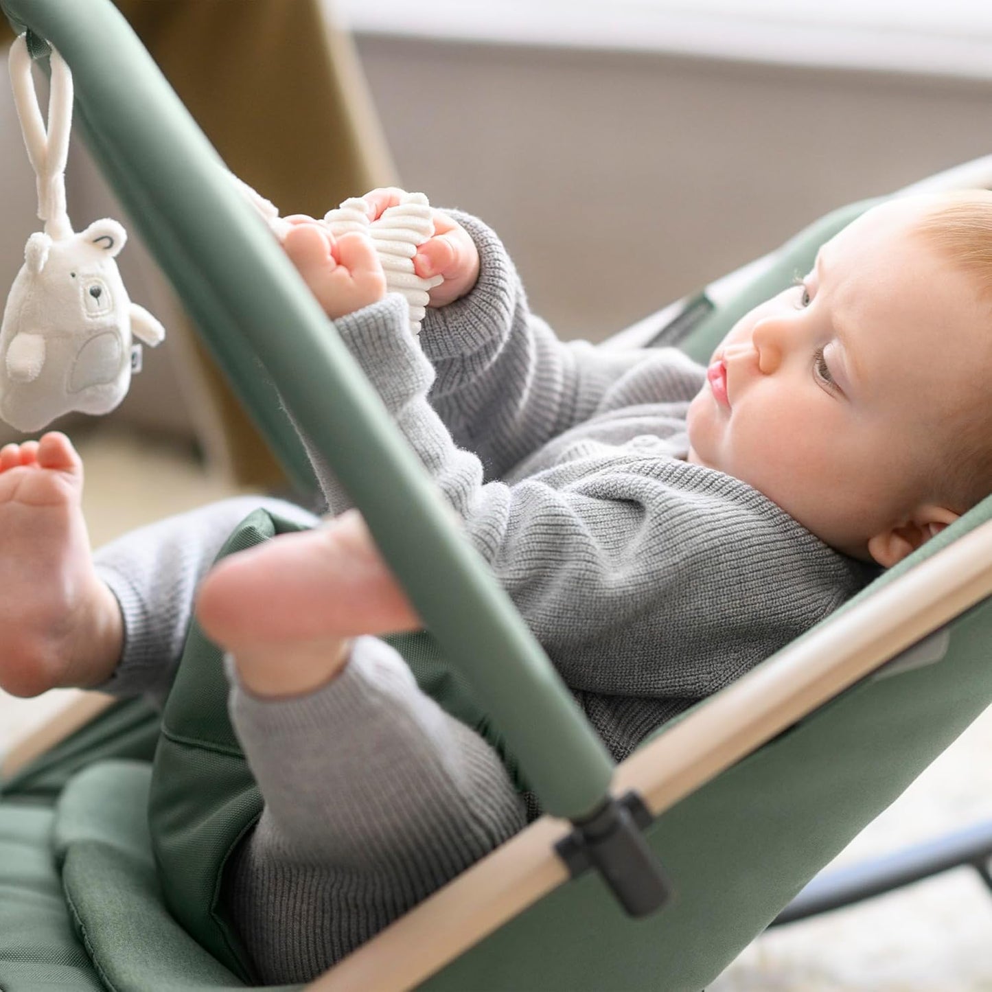 2-in-1-Babywippe Kori mit Spielzeugbogen, Beyond Green