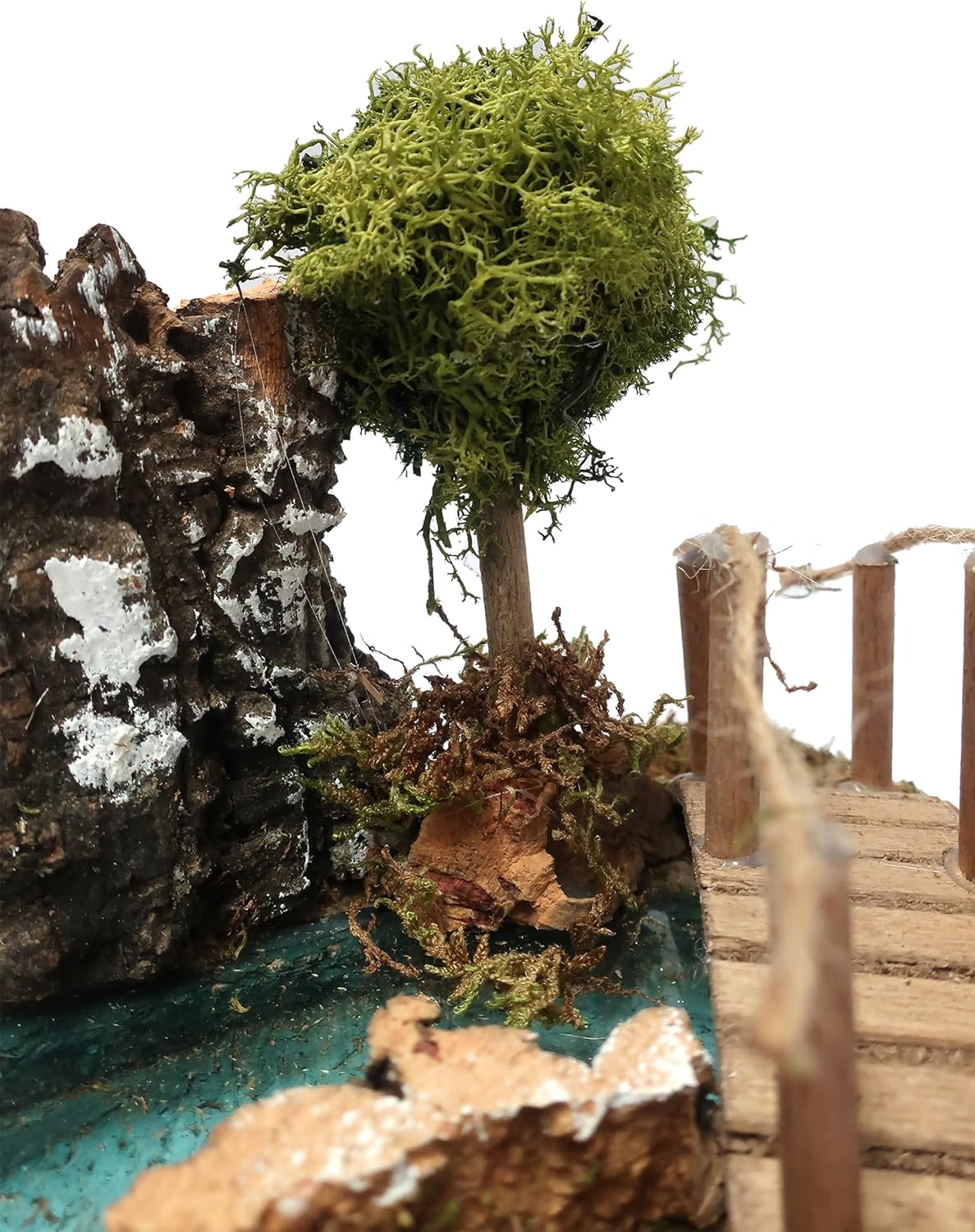 Krippenzubehör Kurve mit Baum und kleiner Brücke