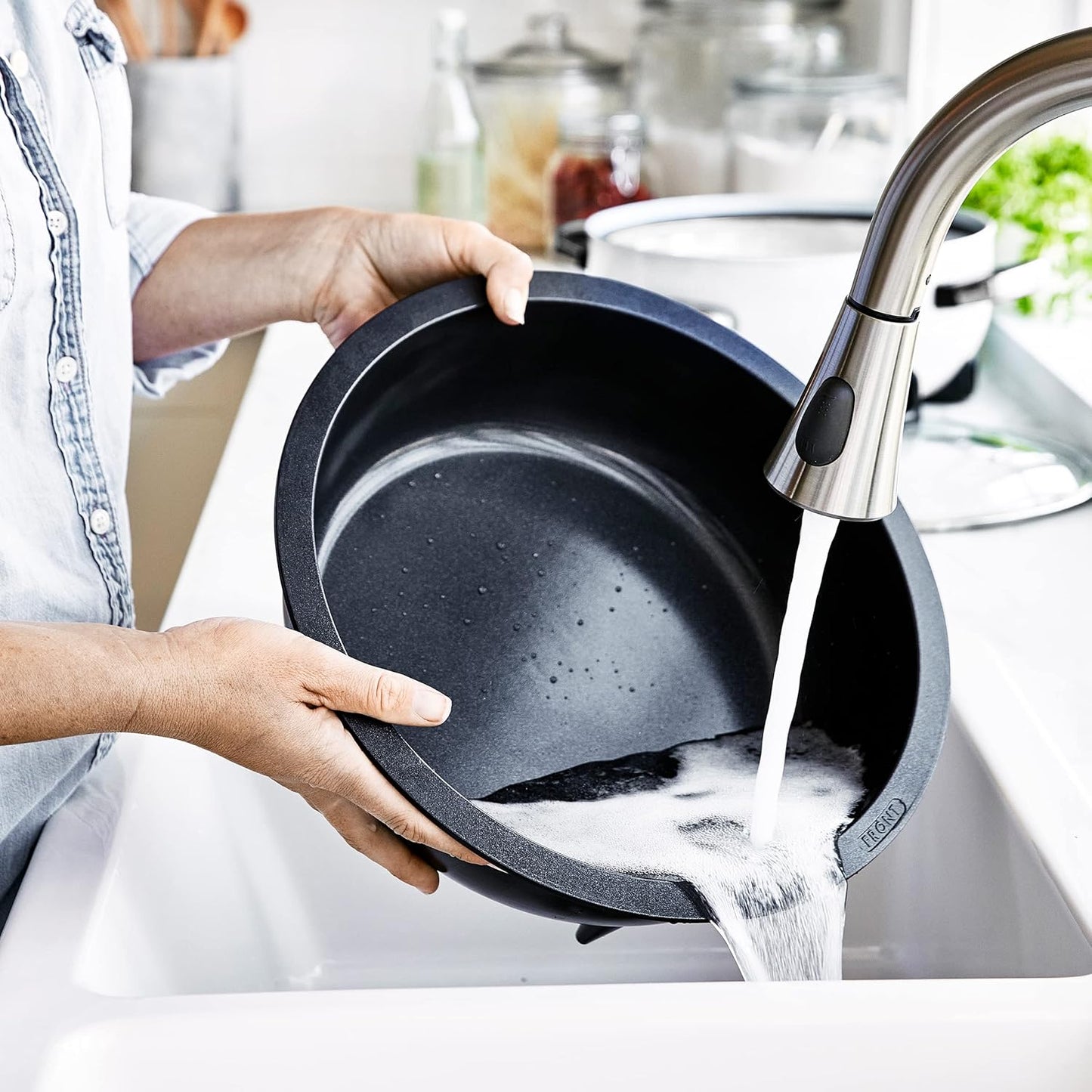Elektrischer Multikocher mit Keramik-Antihaft, 5,6l Essential Multikocher Schwarz