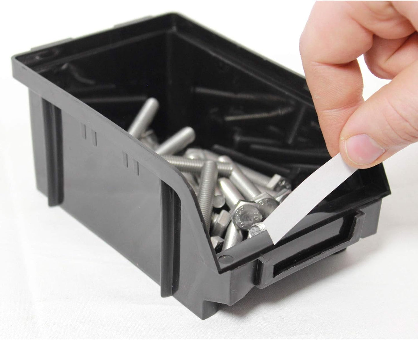Werkzeugwand mit Stapelboxen, Rot