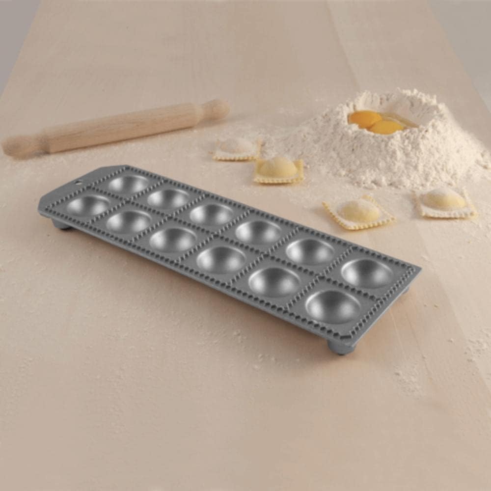 Ravioli-Maker mit Nudelholz