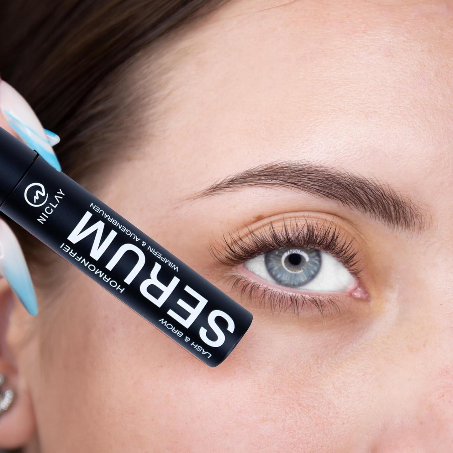 Wimpern- und Augenbrauenserum