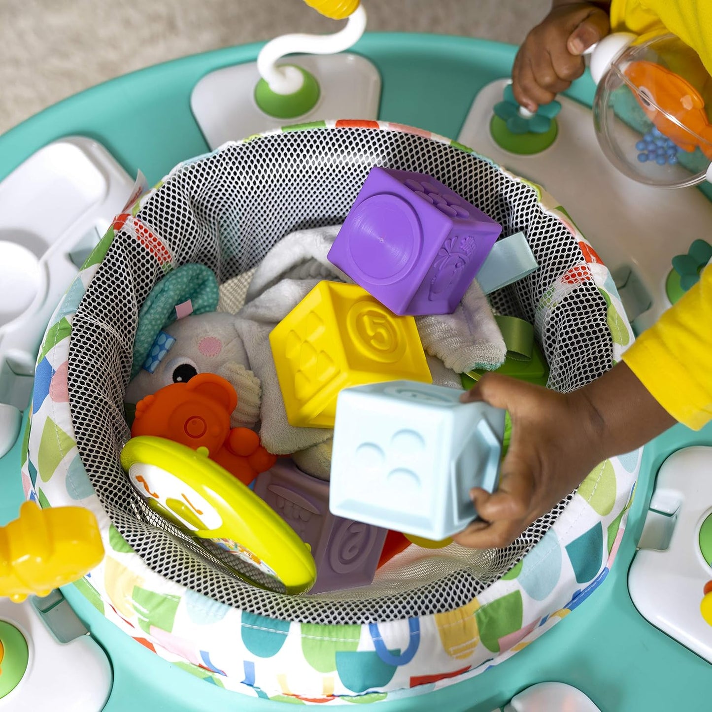 Bounce Baby 2-in-1 Spieltisch mit 7 Spielzeugen, mehrfarbig