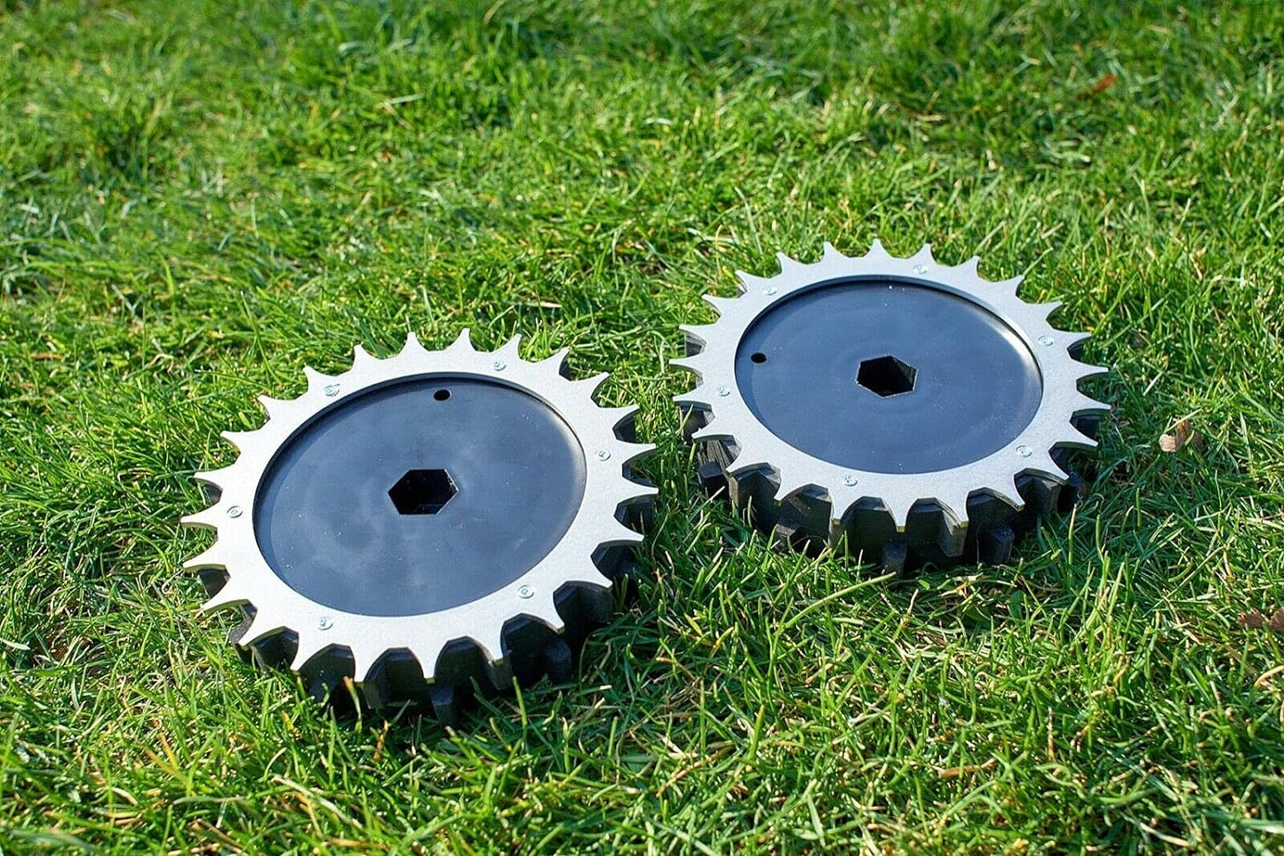 Spikes für Mähroboter