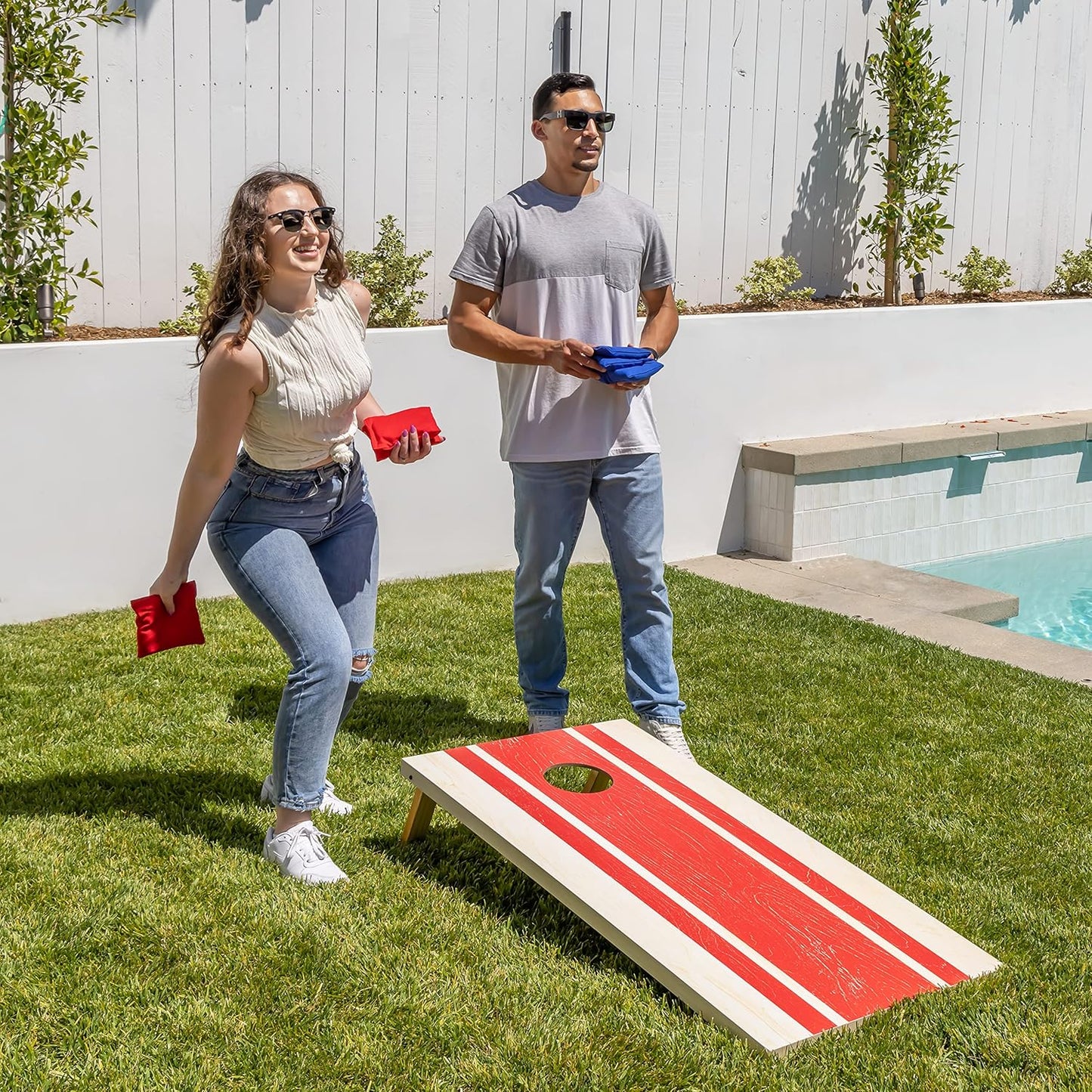 Classic Cornhole Set mit 8 Säcken und Tasche, 1,2 x 6,1 m großes Holzdesign