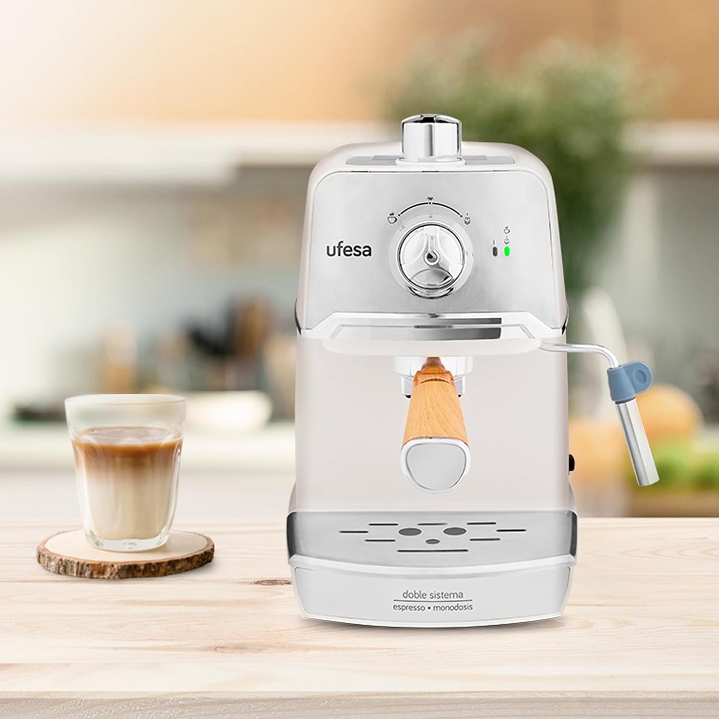 Espressomaschine mit Milchaufschäumer
