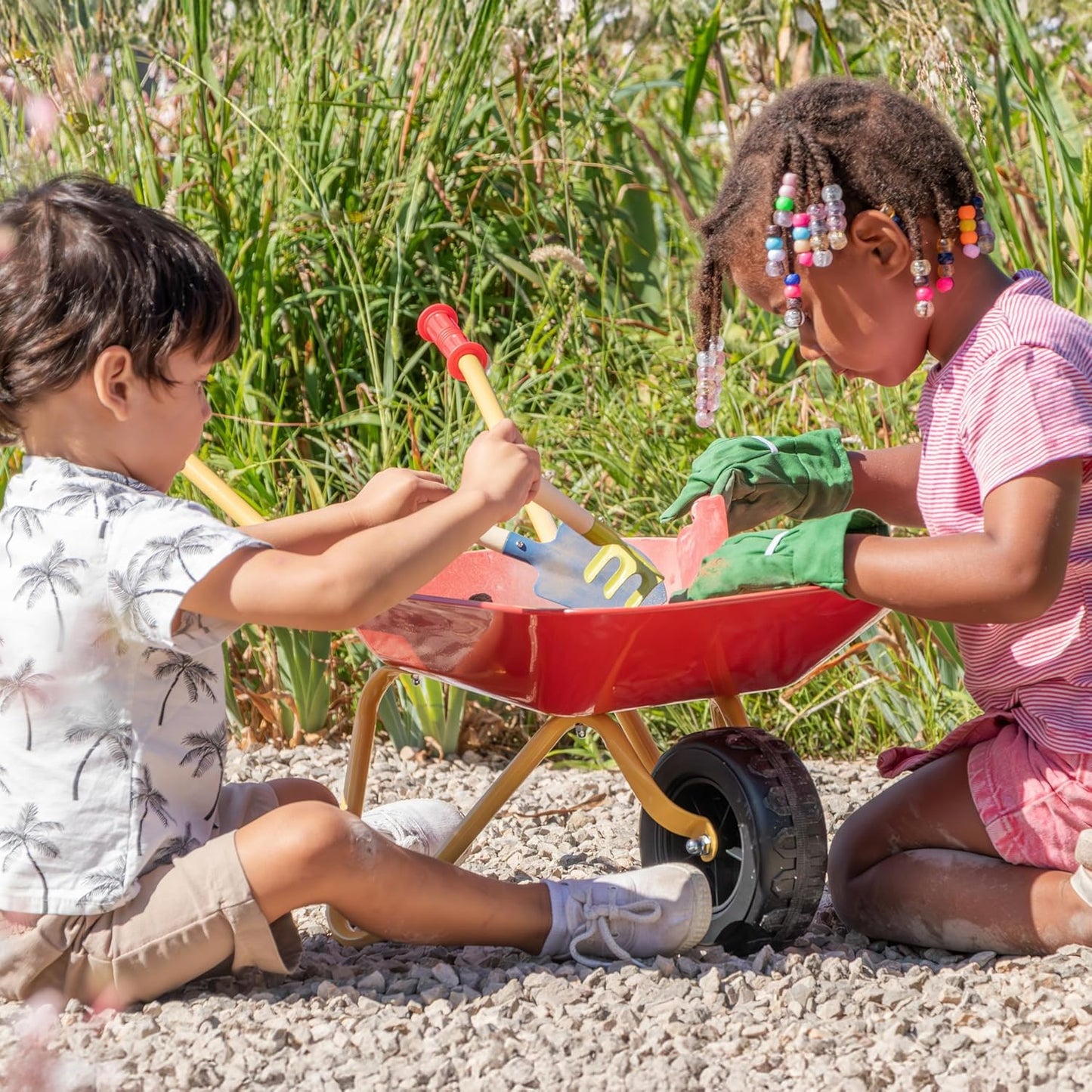 Kinderschubkarre mit Zubehör