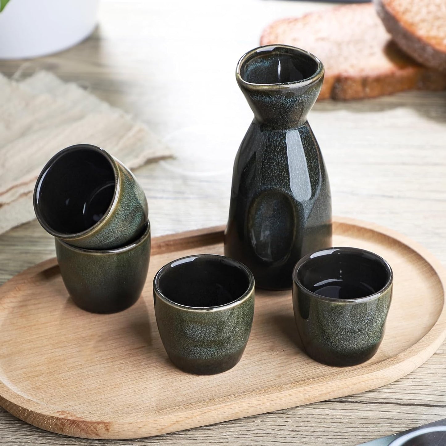 Sake-Set mit 4 Bechern und Wärmer, Grün Schwarz