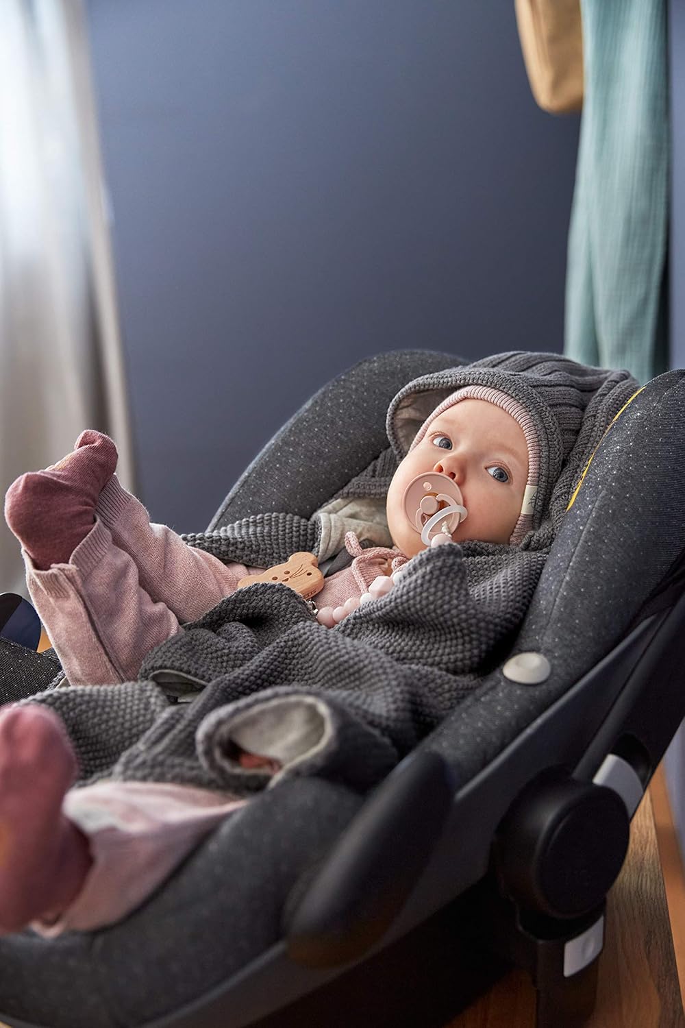 Baby Strickdecke mit Kapuze, für 3-Punkt-Gurtsysteme, Anthracite