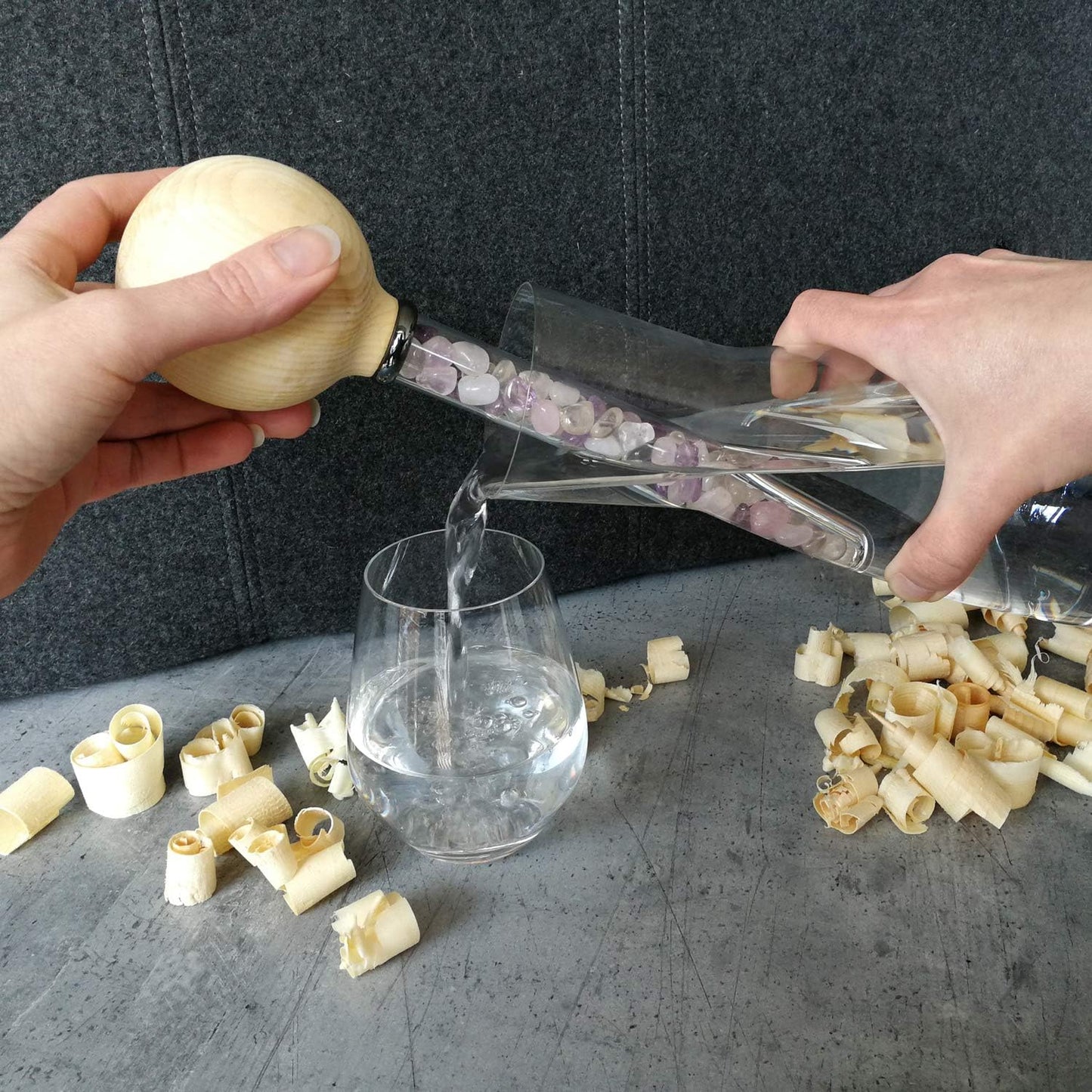 Edelsteinstab für Wasser mit Zirbenkugel (3 Edelsteine)