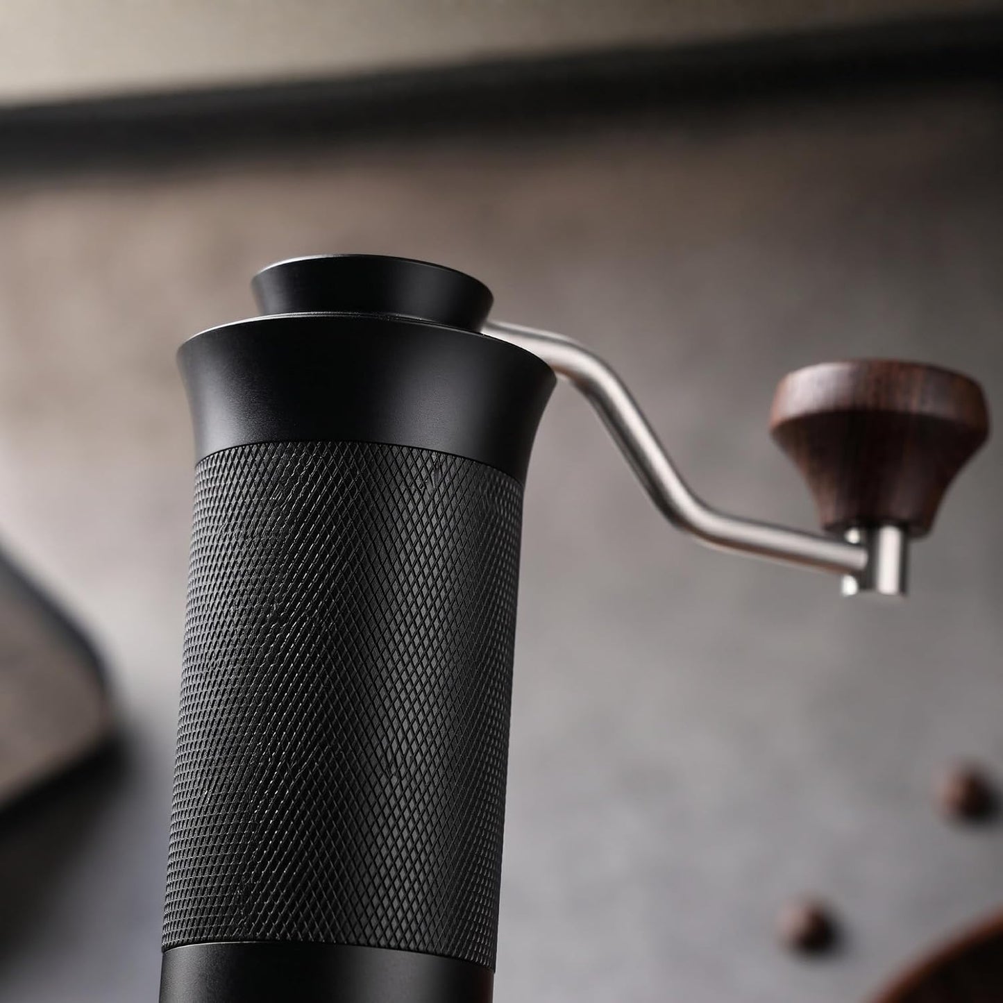 Handkaffeemühle mit Kegelmahlwerk, Walnussgriff