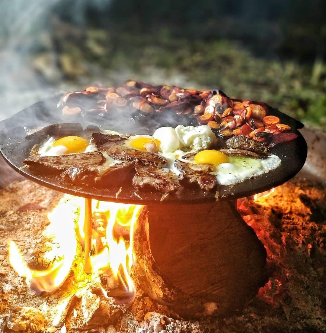 Gusseisengrillplatte mit 3 Beinen, Ø 45cm