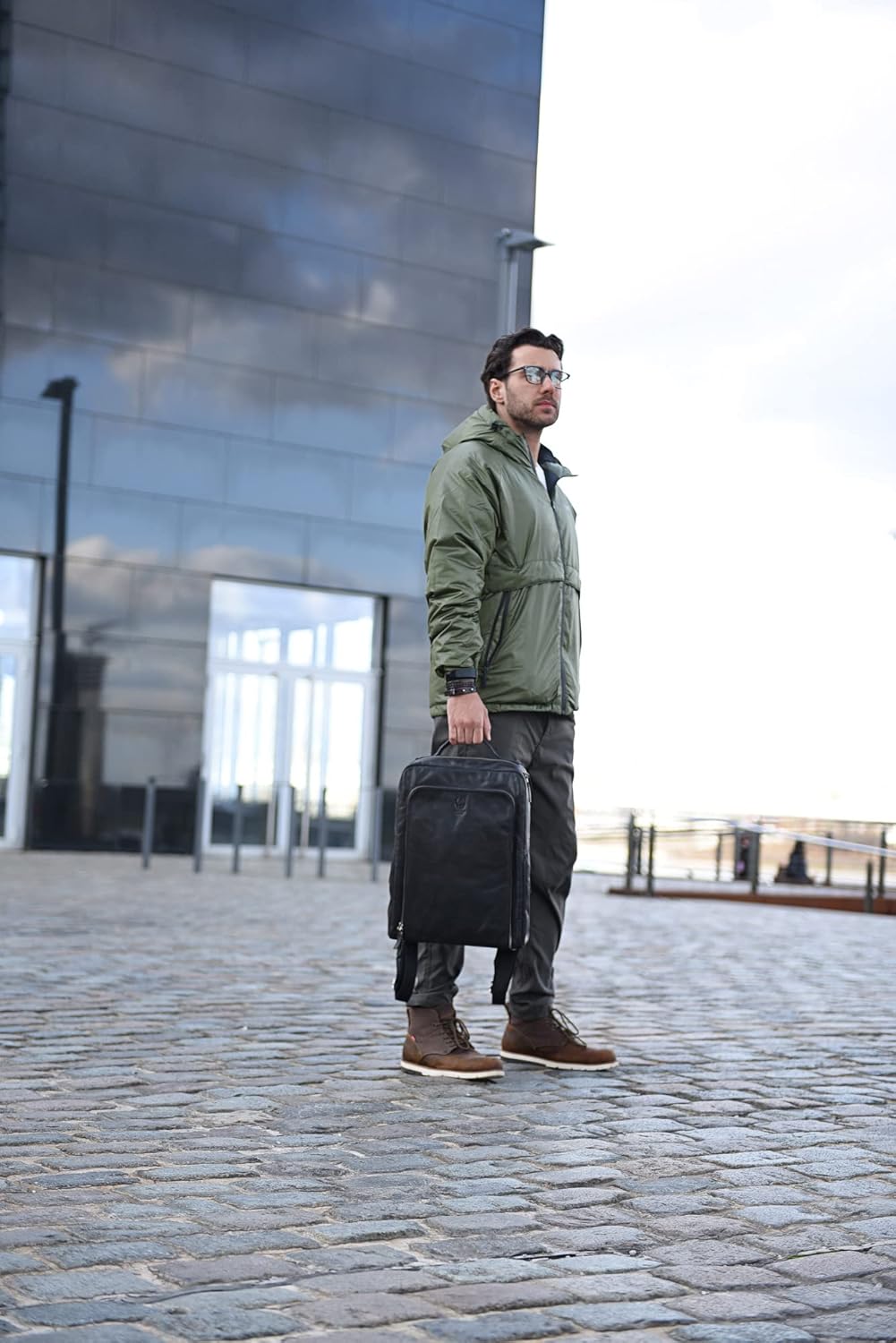 Lederrucksack mit Organizer-Fach, Schwarz