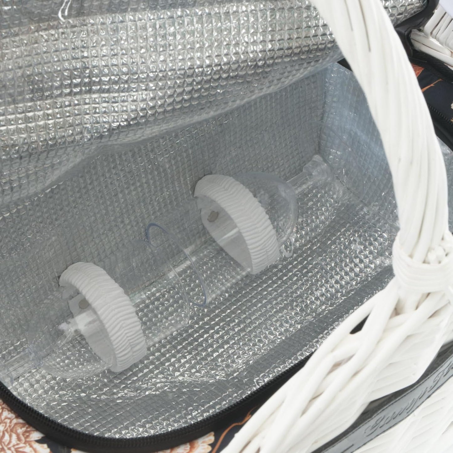 Picknickkorb für 2 Personen mit 12-teiligem Geschirr-Set, Weiss