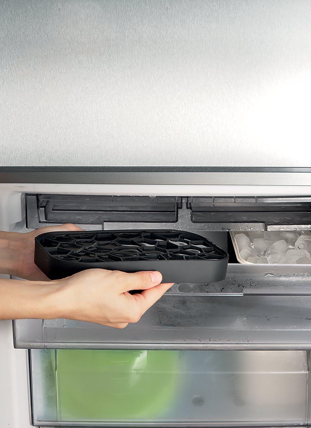 Eiswürfelbox, Schwarz