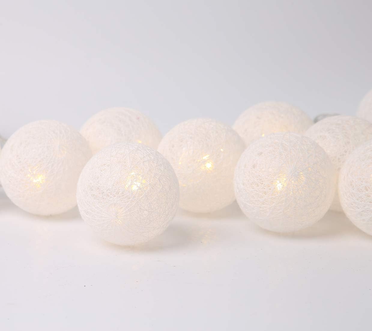 Lichterkette Baumwollkugeln, Weiss Stecker