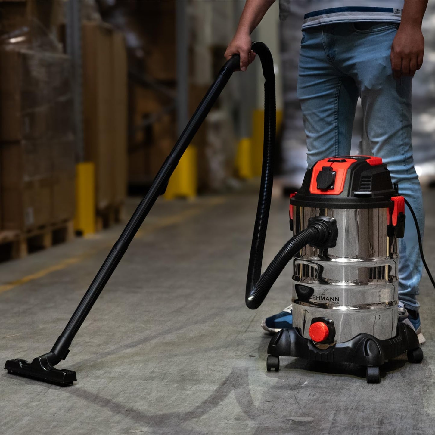 Industriestaubsauger mit Steckdose