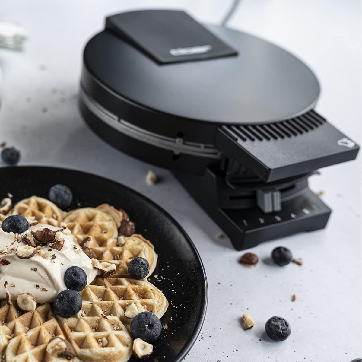 Waffeleisen 180 für Herzwaffeln mit Signalton, Einfache Antihaftbeschichtung, Schwarz
