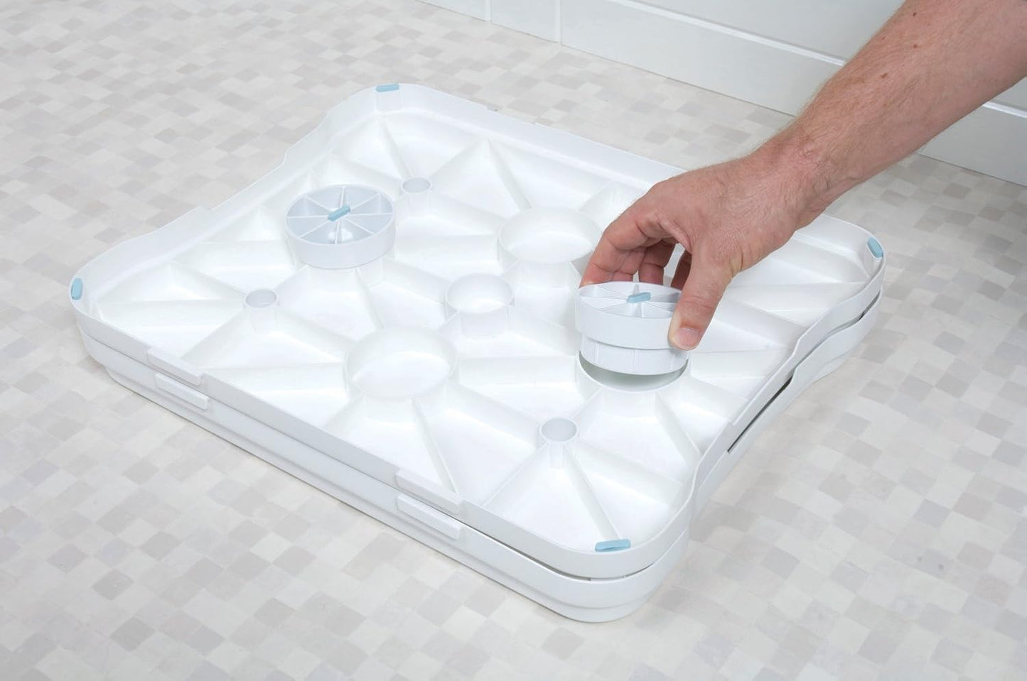 Höhenverstellbare Stufe für Badewanne und Haushalt