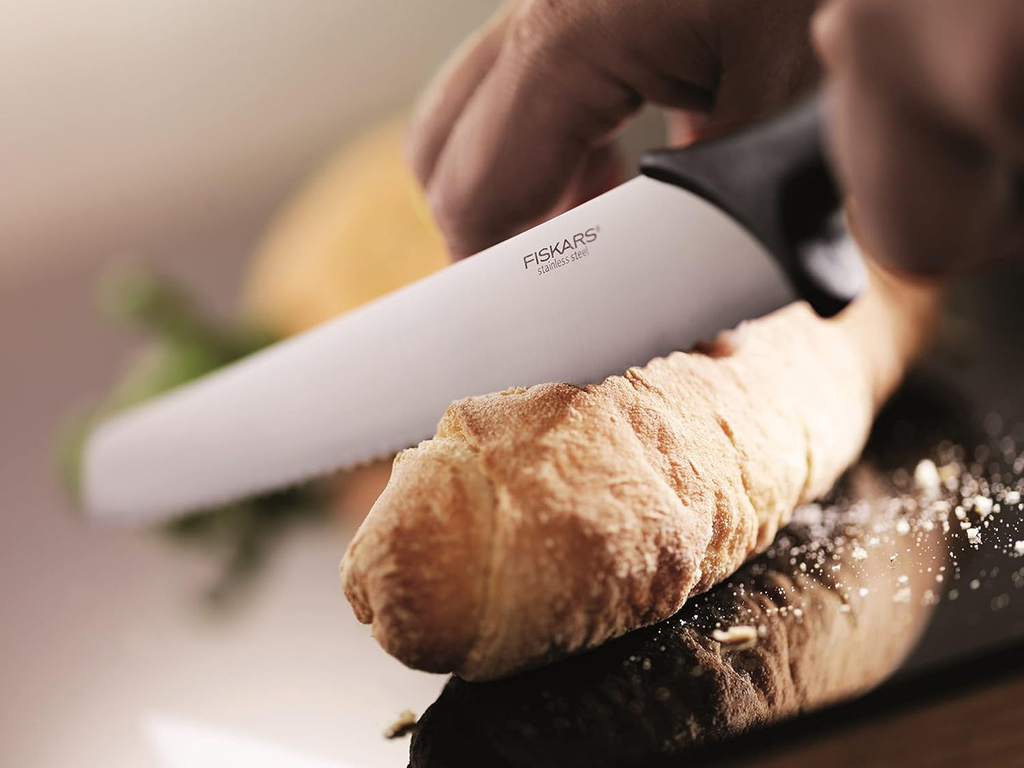 Brotmesser mit Wellenschliff