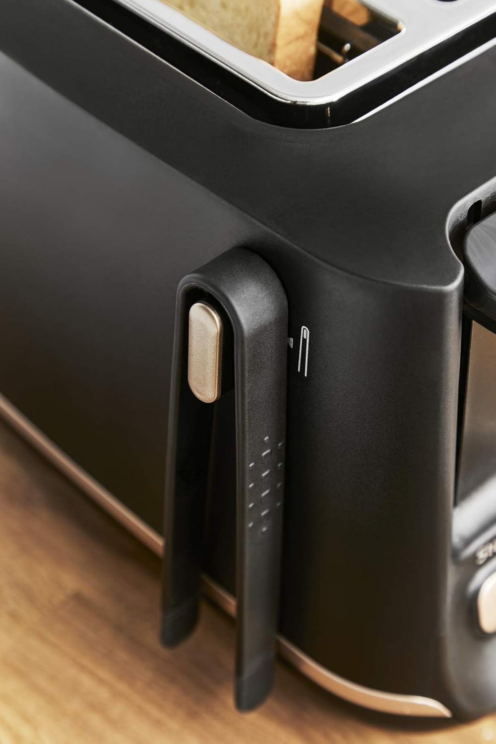Toaster mit Magnetklammern und Krümelschublade