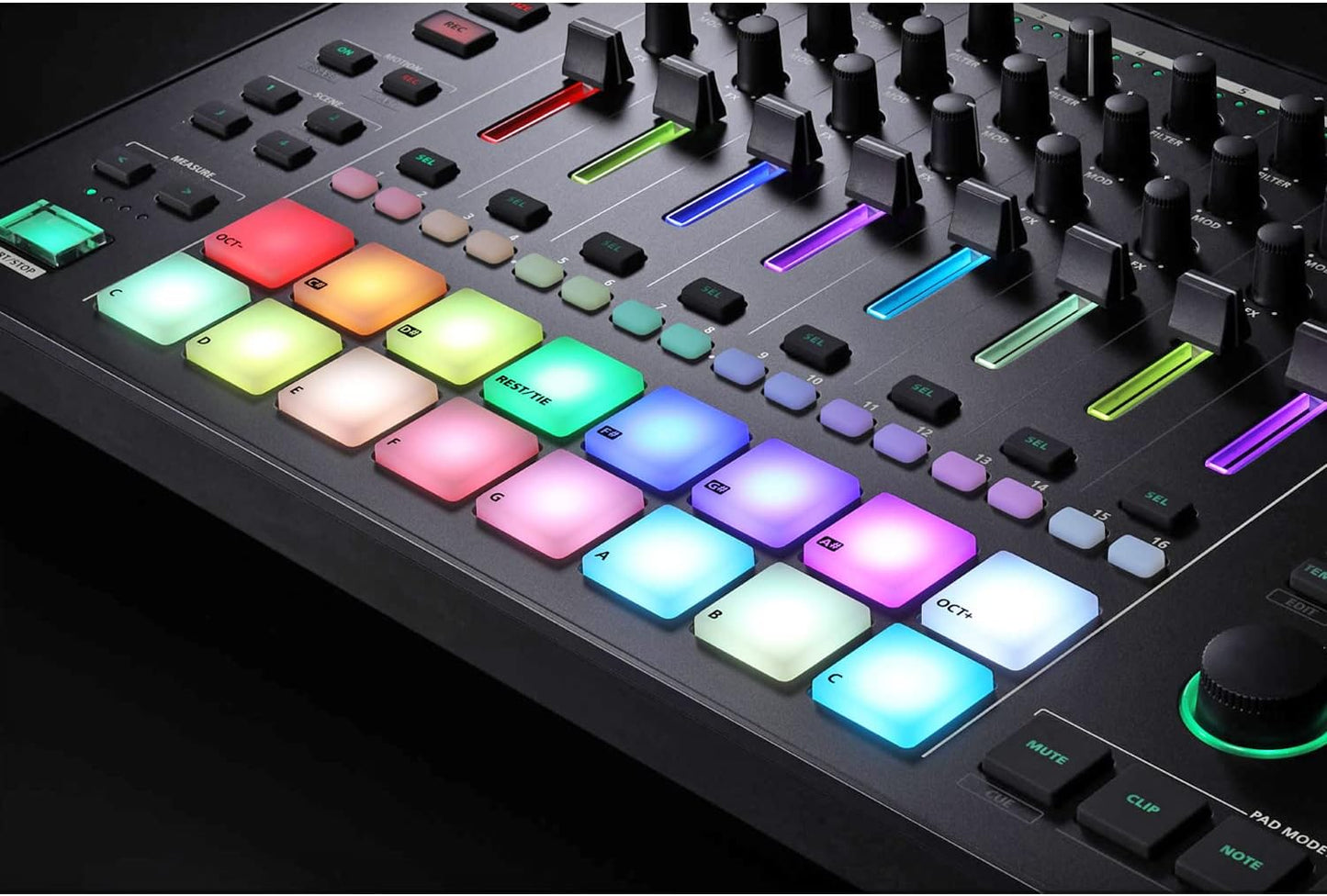MC-707 Groovebox Sequenzer & Sampler + Laptopständer