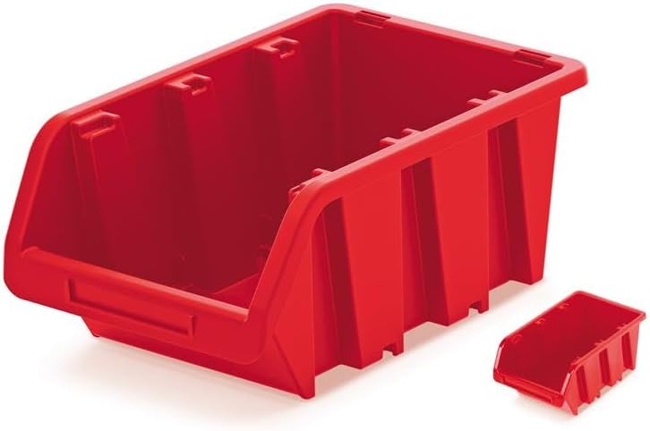 Werkzeugwand mit Stapelboxen