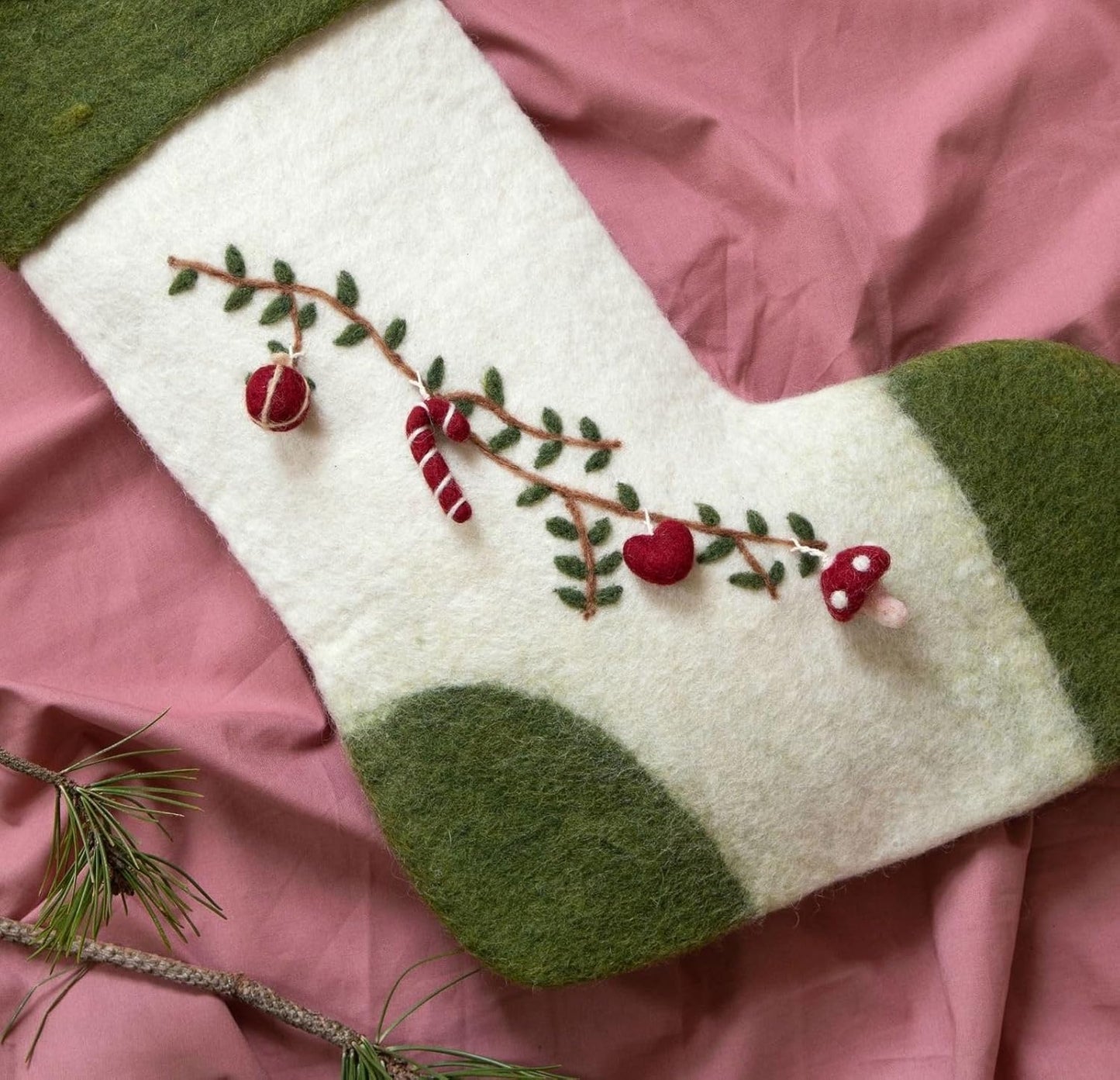 Nikolausstiefel mit festlicher Girlande, Mit Girlande