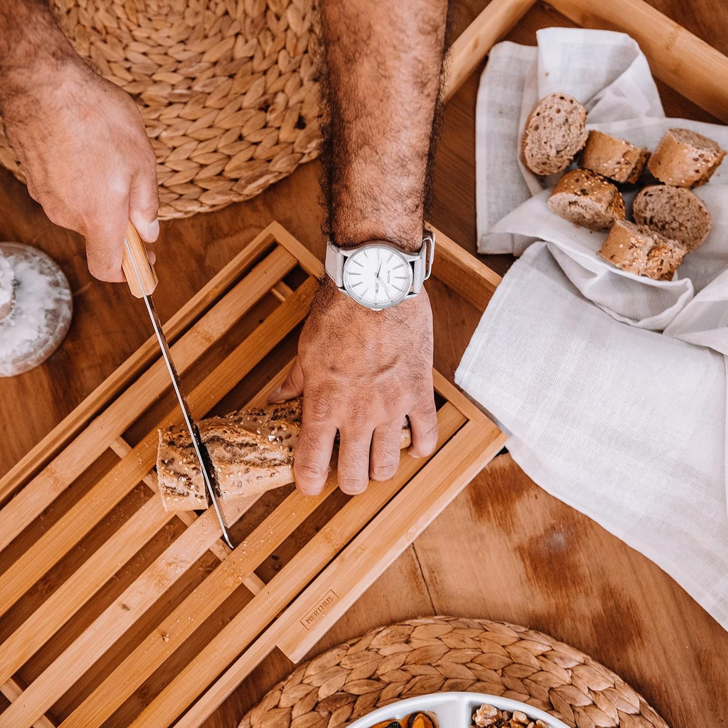 Brotschneidebrett mit Messer und abnehmbarem Gitter, Mit Messer
