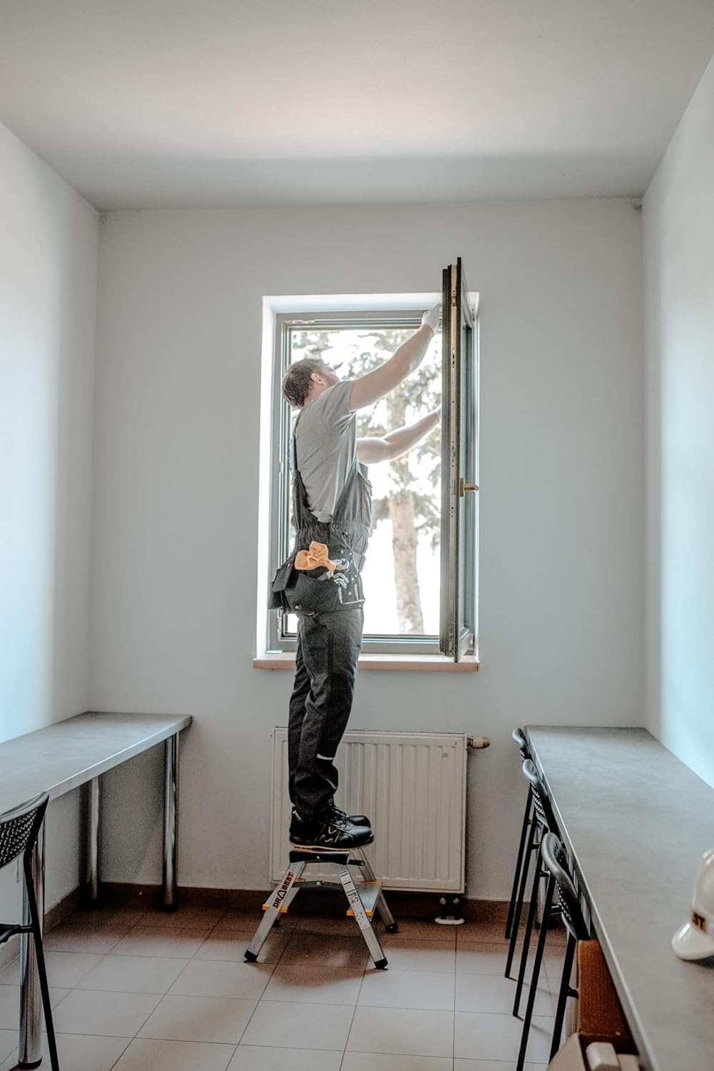 Klappbare Trittleiter mit 2 Stufen, 2 x 2 Stufen