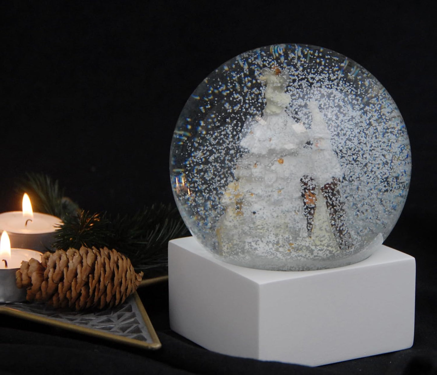 Schneekugel Glamour Santa mit Weihnachtsbaum