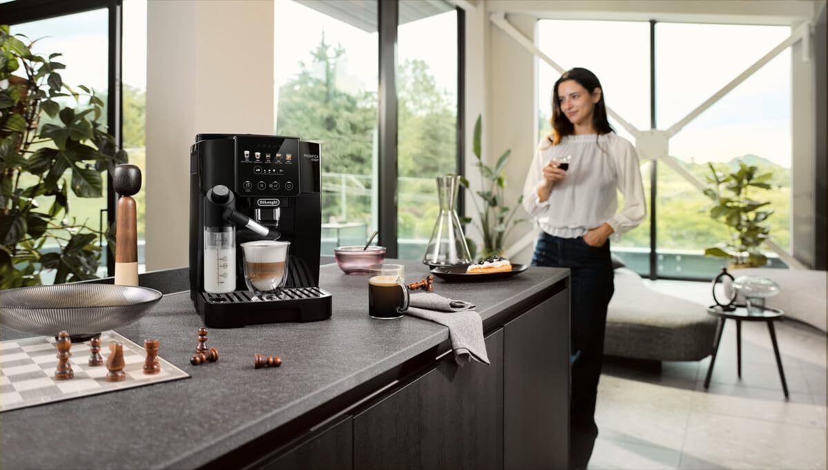 Magnifica Start ECAM220.91.B Kaffeevollautomat mit LatteCrema-Milchsystem, B-schwarz Farbiges Touch-Display
