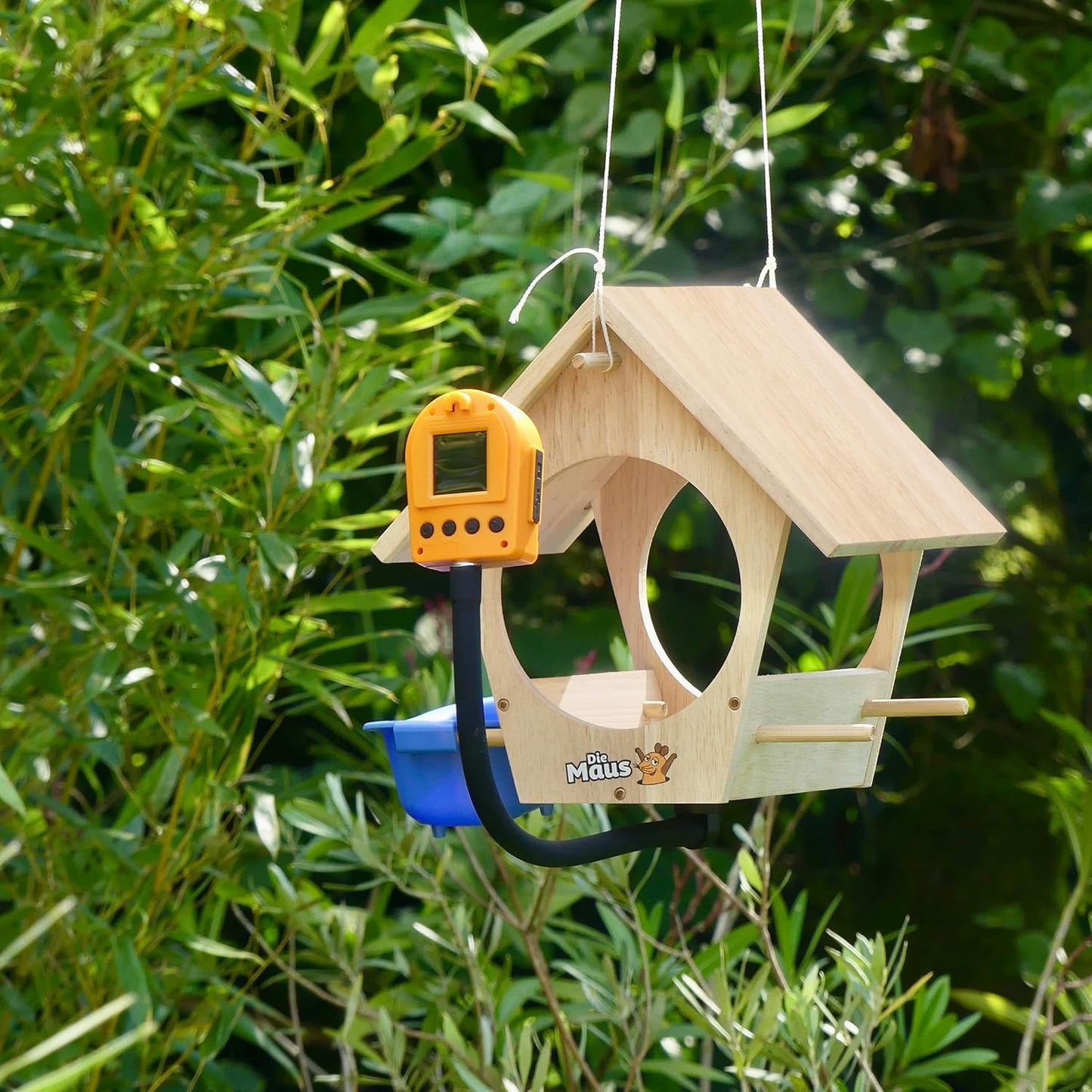 Vogelhaus mit Kamera und Tränke