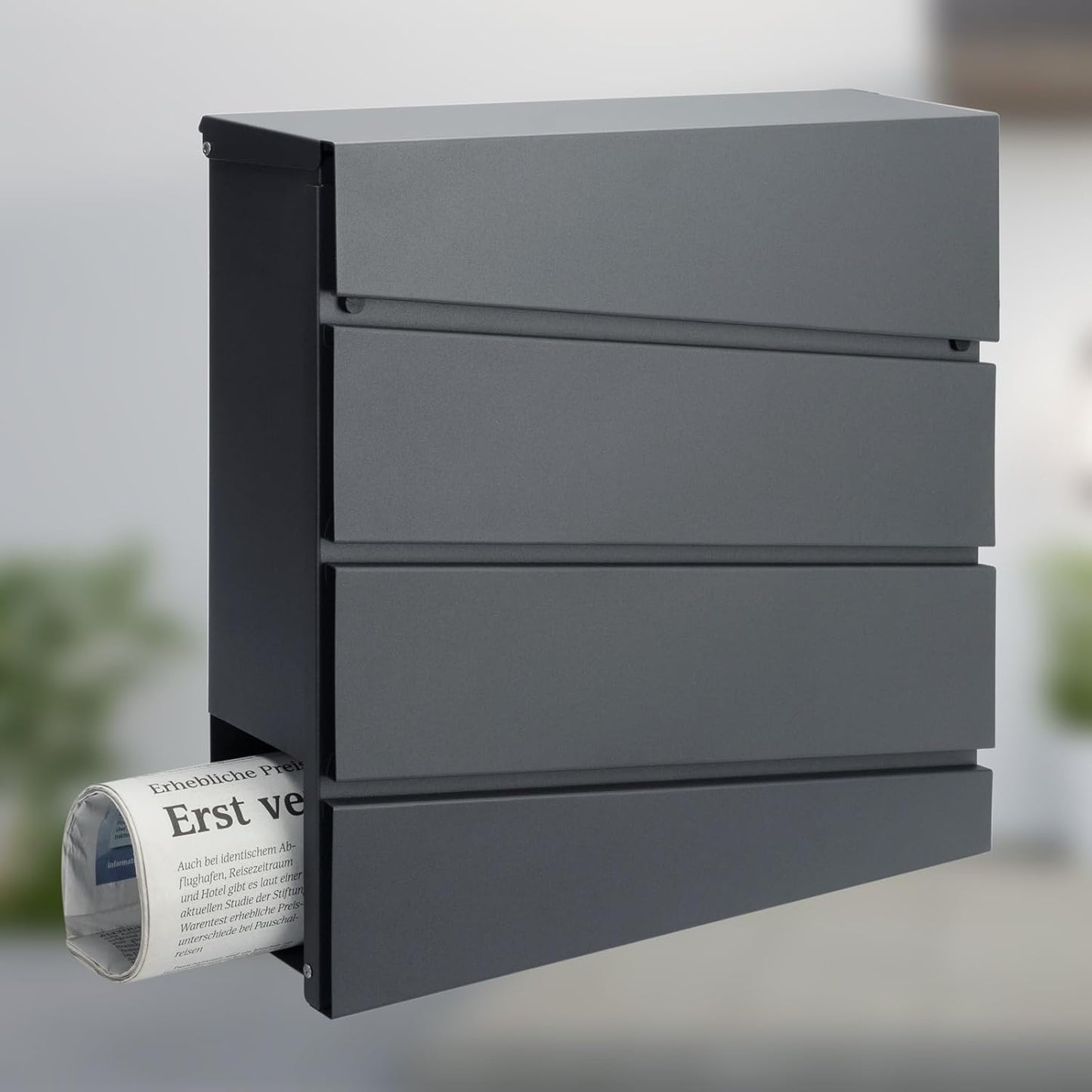 Briefkasten mit Zeitungsrolle, Diagonal