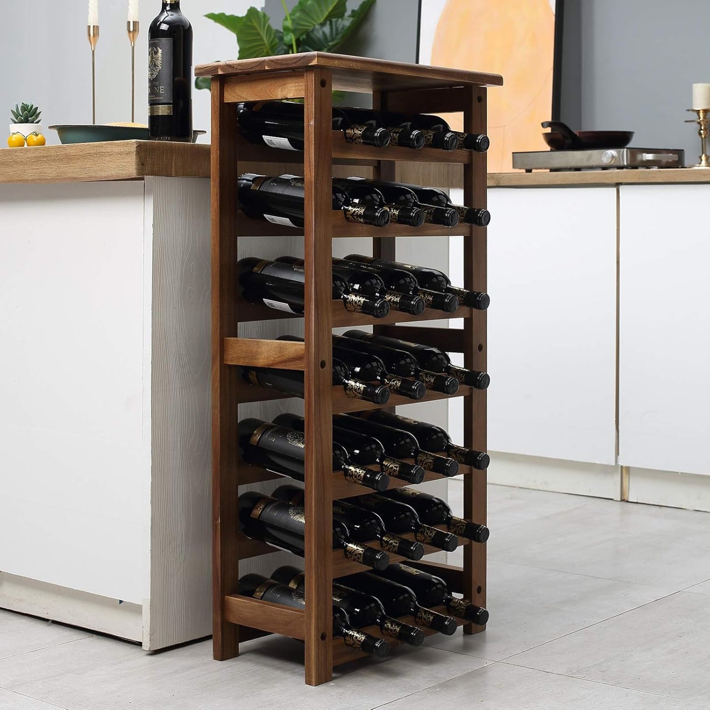 Massives Weinregal