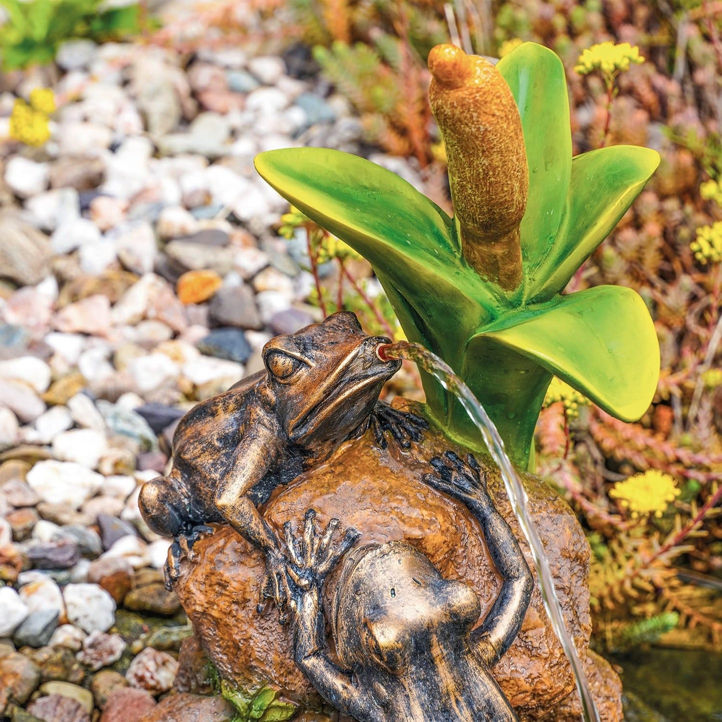 Solar Wasserspeier Komplettset Froschpaar auf Steinen