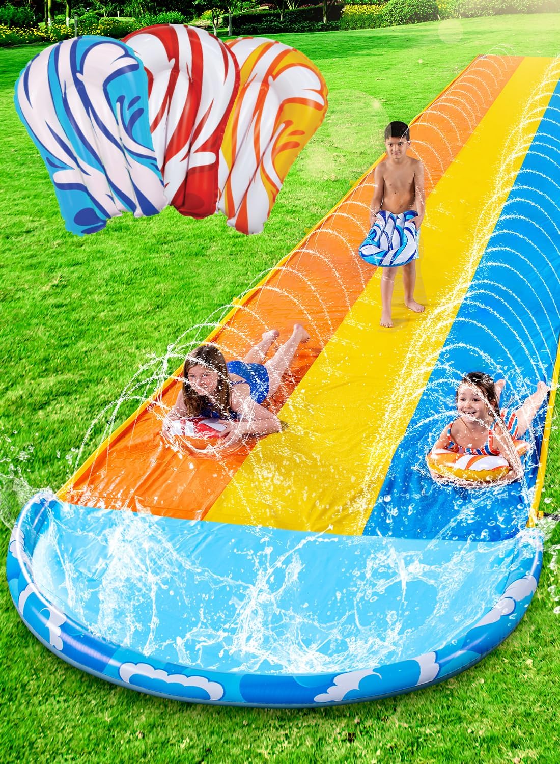 Garten-Wasserrutsche mit Bodyboards und Sprinkler