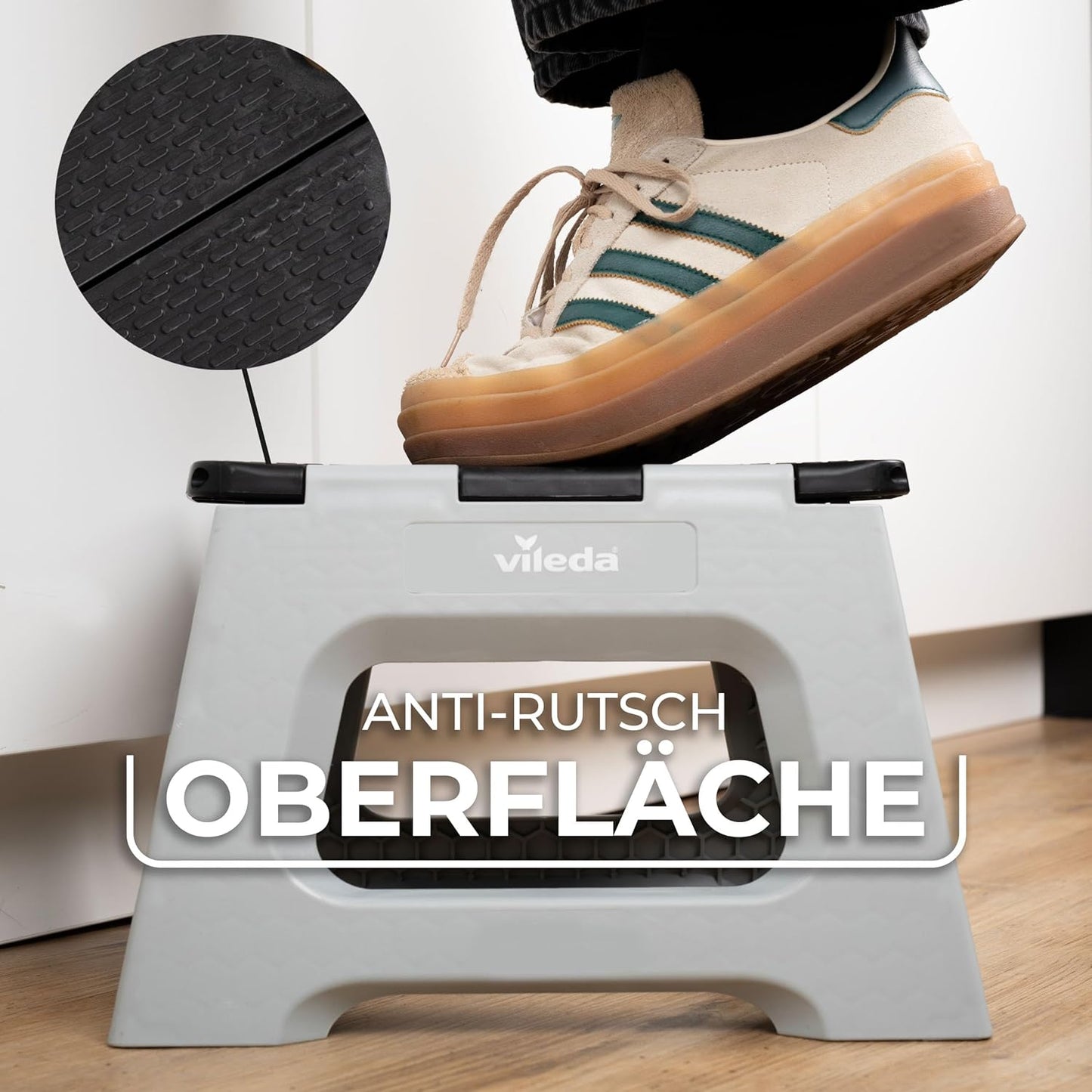 Klappbarer Tritthocker mit Anti-Rutsch-Beschichtung