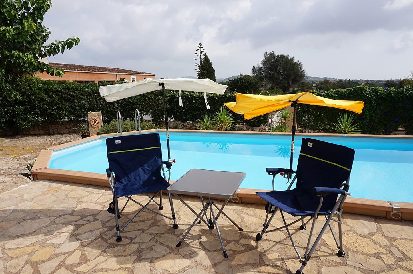 Holly's Jubiläumset mit 2 Faltstühle + Klapptisch + 2 Fächerschirmen