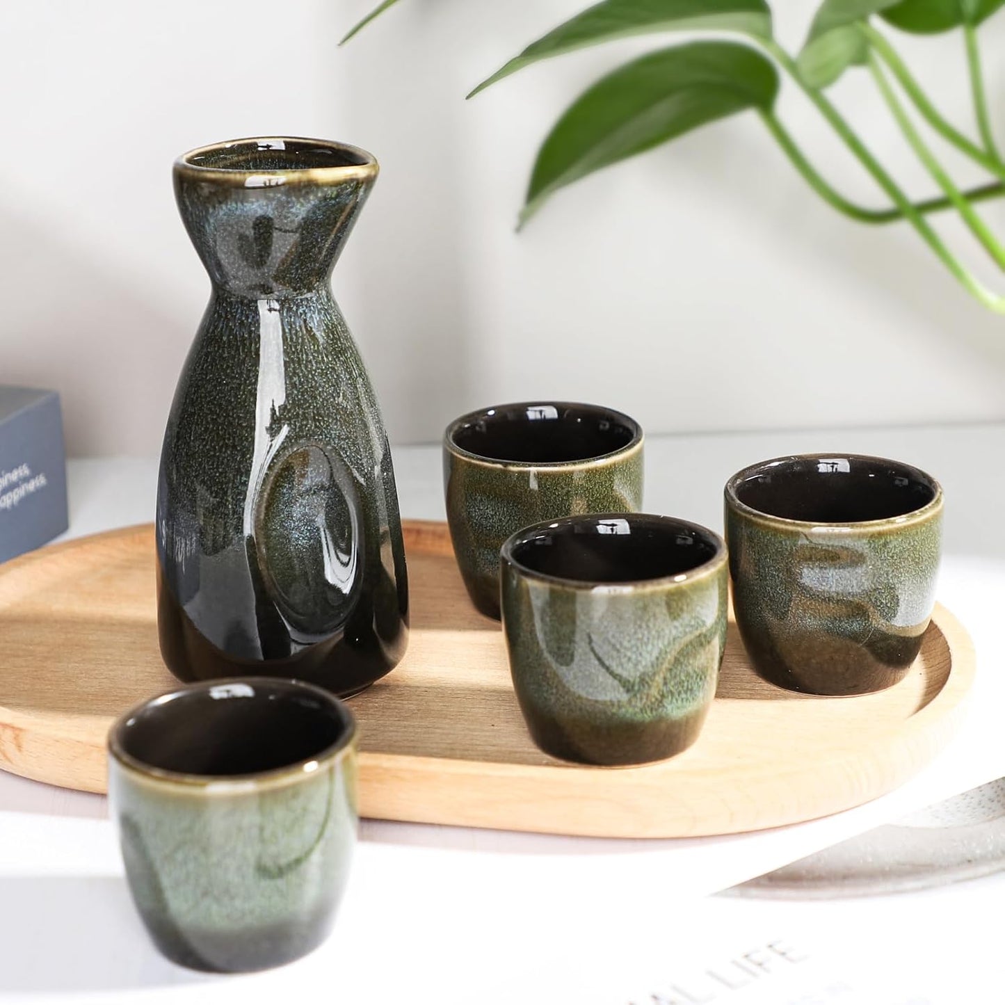 Sake-Set mit 4 Bechern und Wärmer, Grün Schwarz