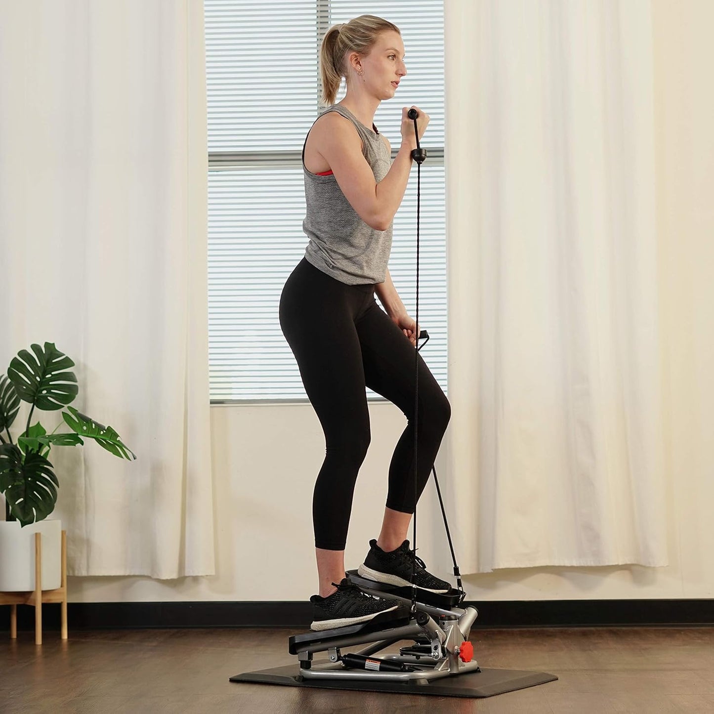 Mini-Stepper mit Widerstandsbändern und Twist-Funktion, 04 Der Twist