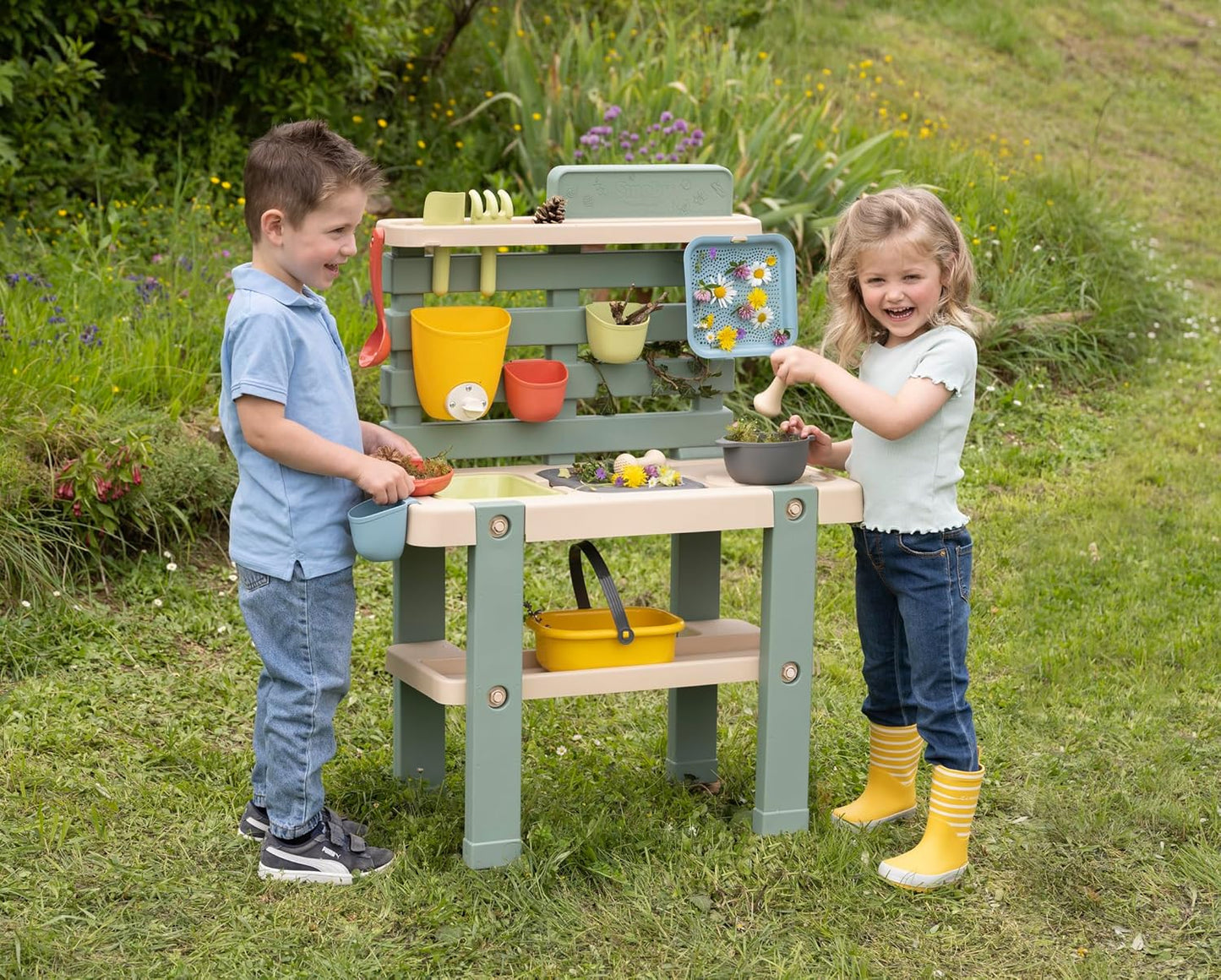 Outdoor-Spielküche mit Zubehör