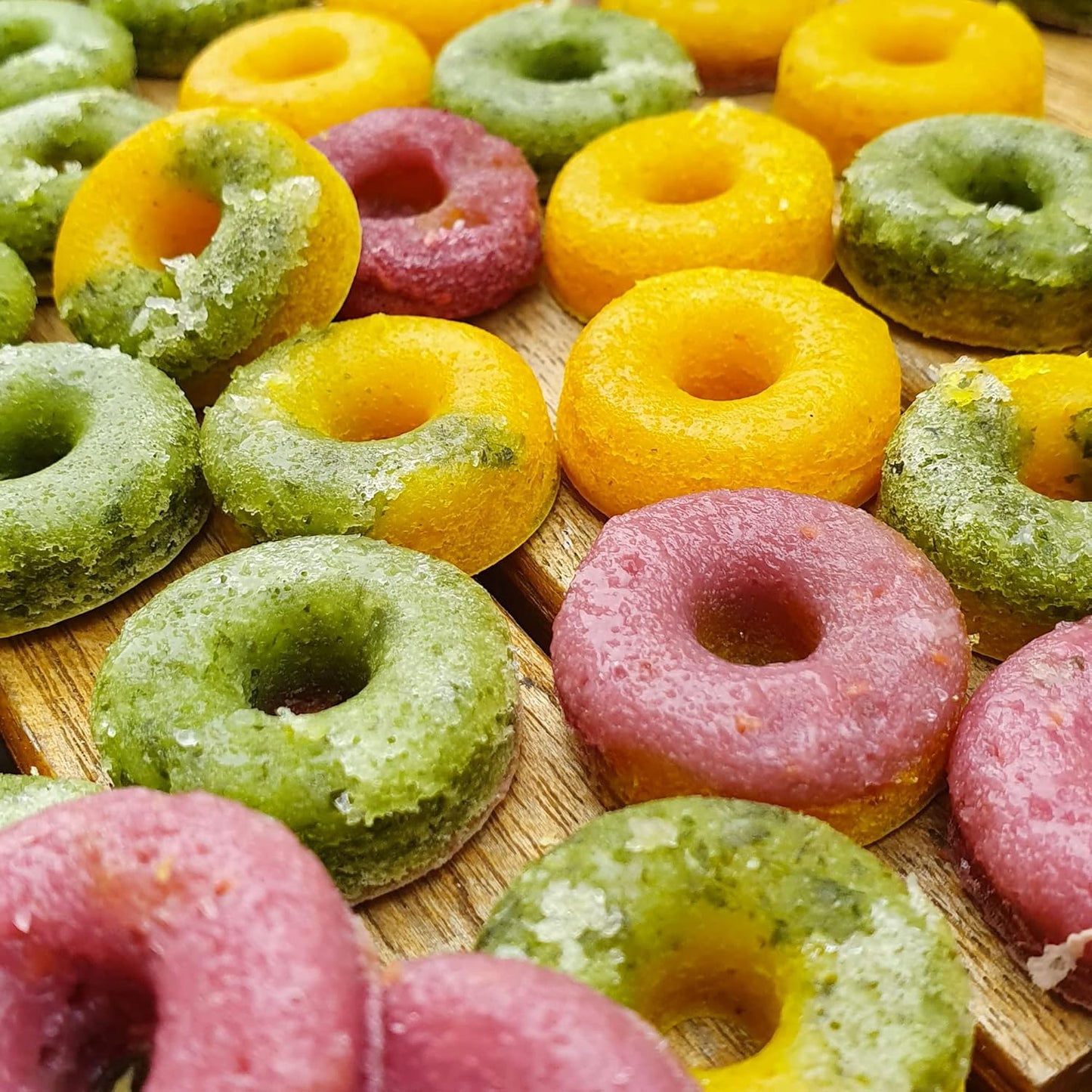 Medium Donut Backform für Hundekekse, Burgundy