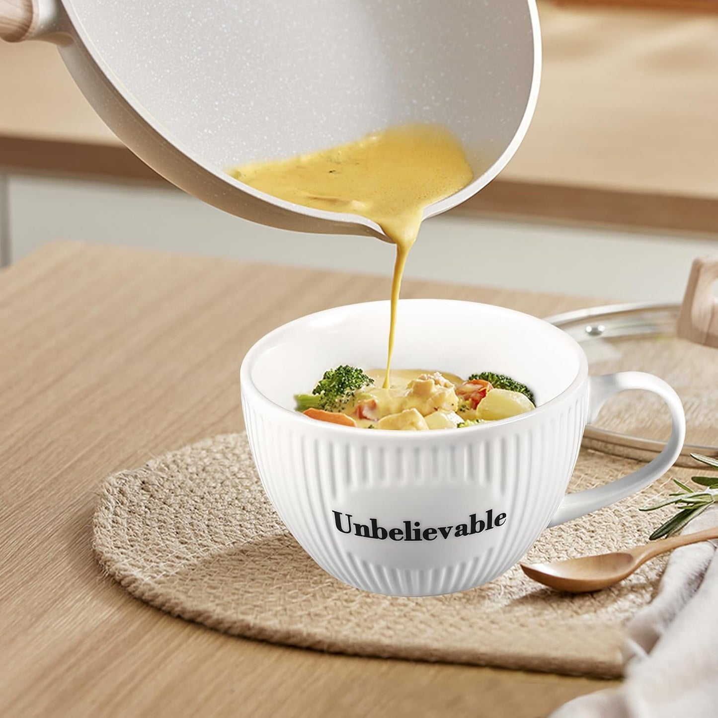 Porzellantasse mit Deckel, Weiß