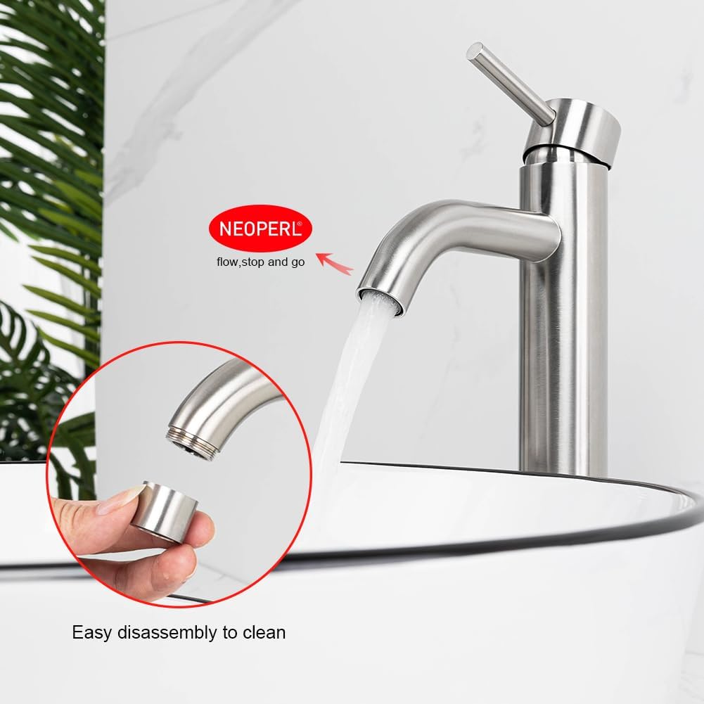 Wassersparende Badarmatur mit hohem Auslauf