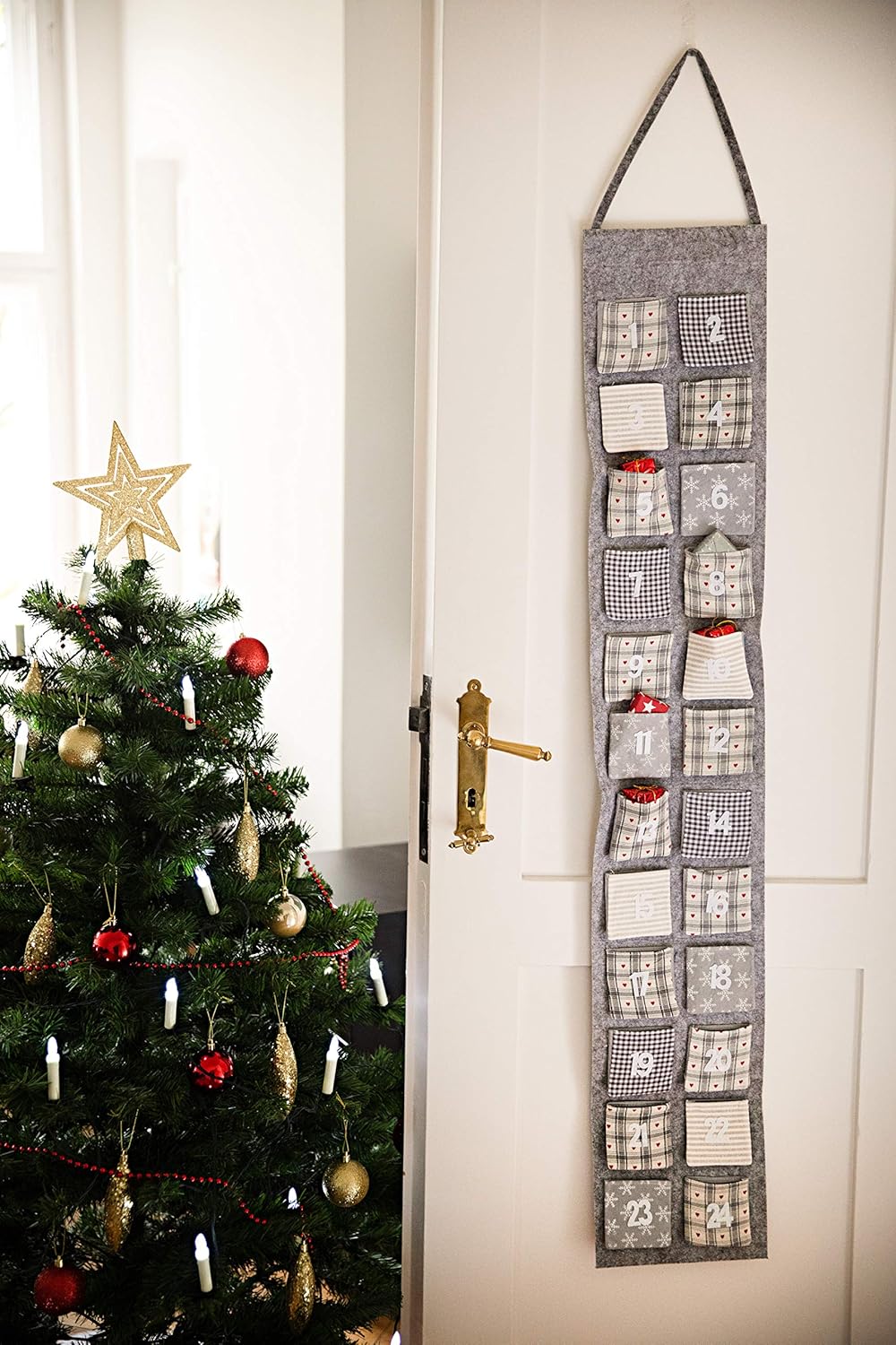 Adventskalender zum Aufhängen und Befüllen aus Filz, Grau