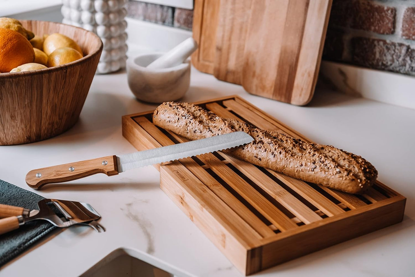 Brotschneidebrett mit Messer und abnehmbarem Gitter, Mit Messer