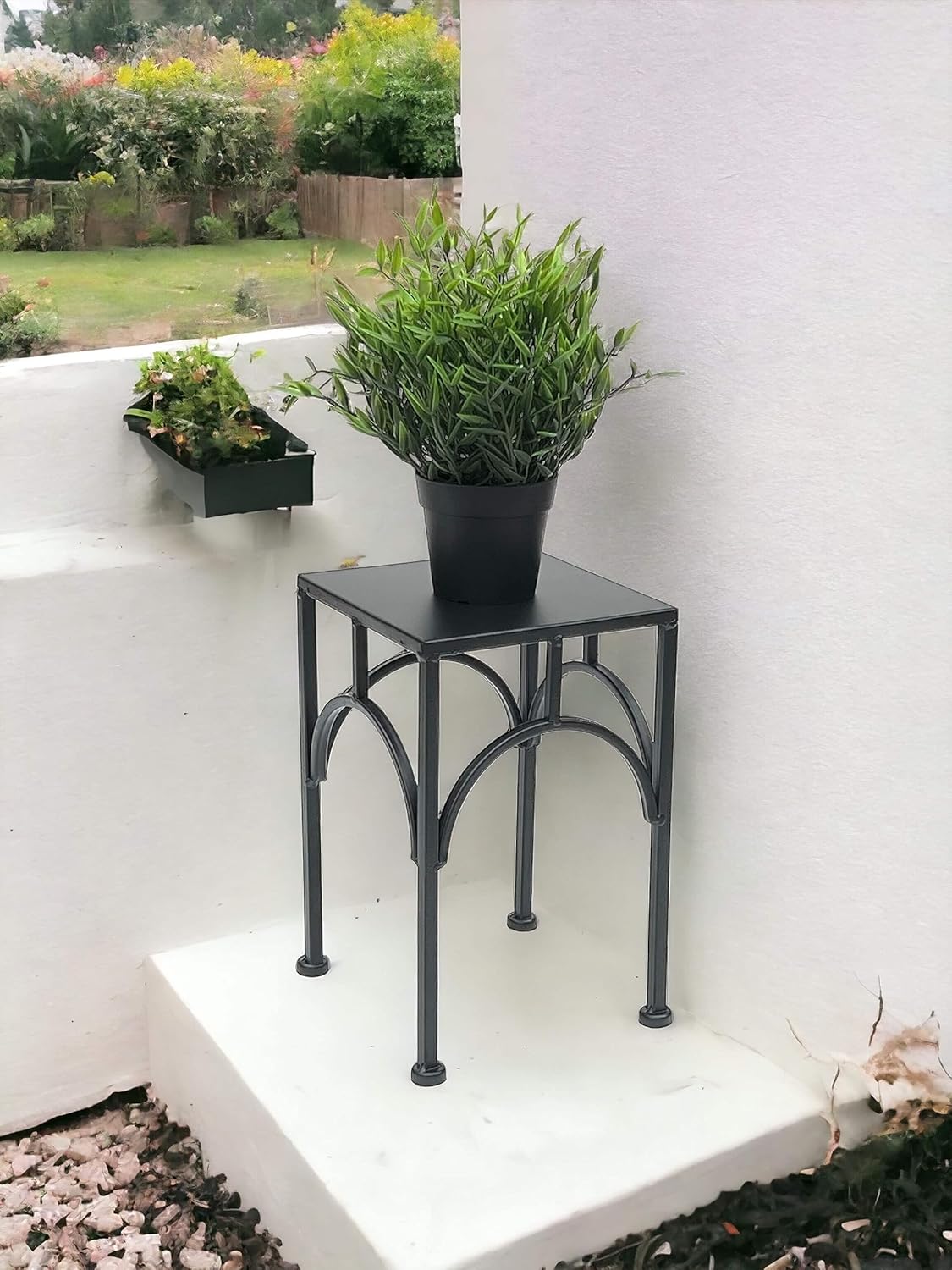 Quadratischer Blumenhocker, Höhe 28 cm / S